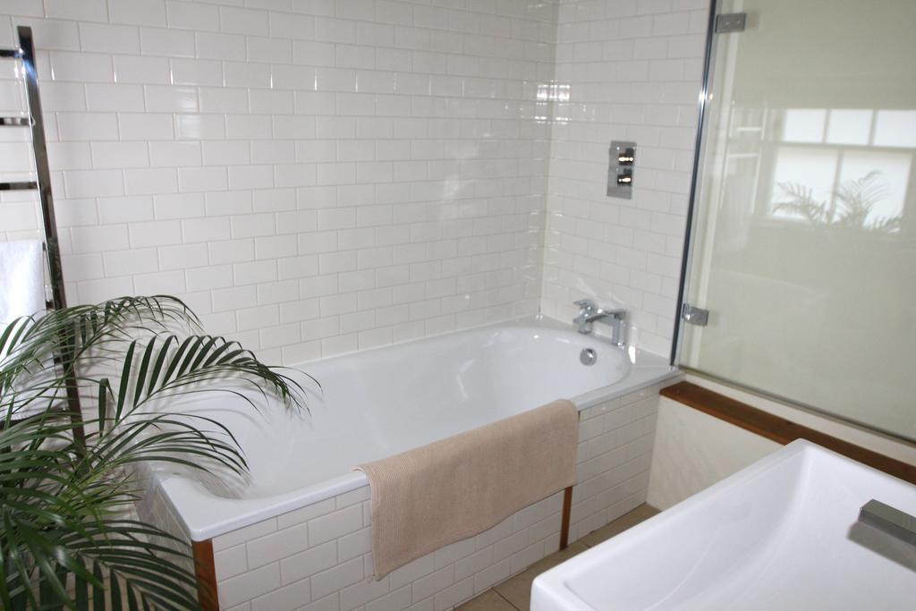 Bed and Breakfast Little Dane Court Тентерден Номер фото